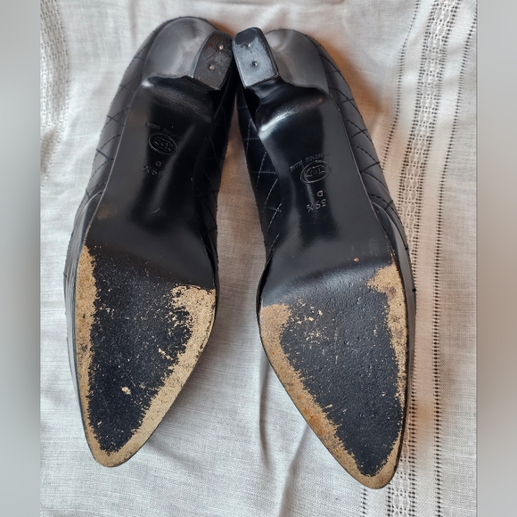 Authentic Vintage Chanel Patent Leather Quilted Pumps Heels Size 39.5 - Picture 9 of 16